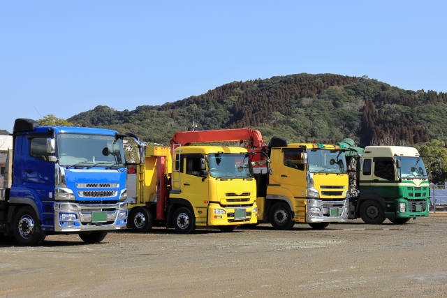 物流で活躍！大型トラック（大型車）の特徴とは？